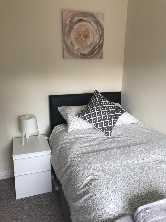 Villa 8 Pickering Road Telford Esterno foto