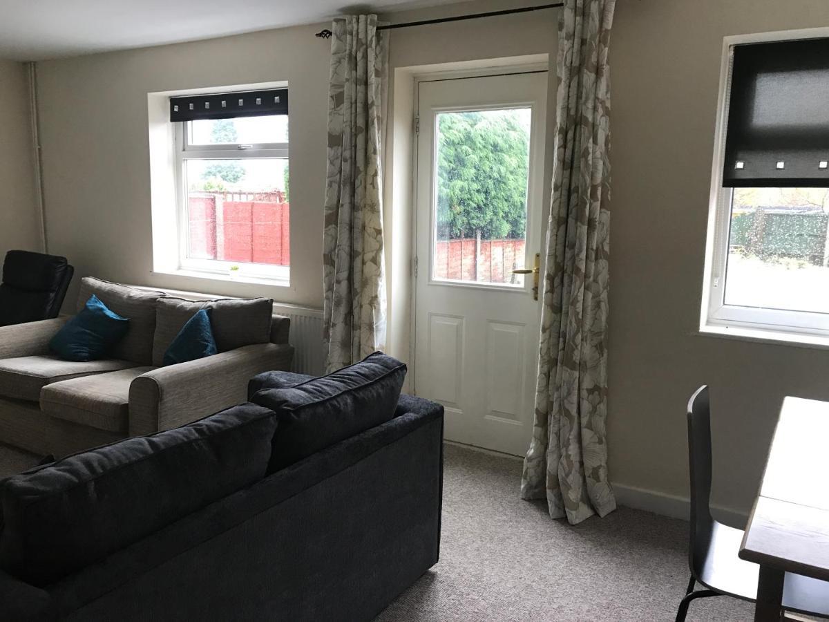 Villa 8 Pickering Road Telford Esterno foto